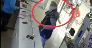 उत्तराखंड ब्रेकिंग: तमंचा दिखाकर दुकानदार से iPhone लूटा, लोगों ने आरोपी को दबोच लिया