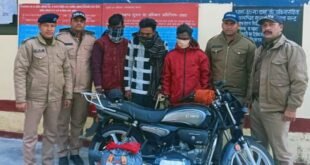 अल्मोड़ा-(बड़ी खबर):: गांजा तस्करी कर रहे तीन युवक अरेस्ट, पुलिस की पूछताछ में आरोपियों ने कही ये बात