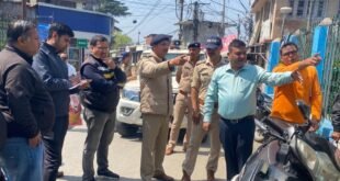 यातायात व्यवस्था सुधारने सड़क पर उतरी प्रशासन व पुलिस टीम, अतिक्रमणकारियों को दी सख्त हिदायत