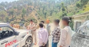 बिना सत्यापन फेरी लगा रहे चार लोगों पर कार्रवाई