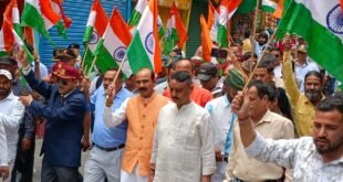 अल्मोड़ा में सेना के शौर्य के सम्मान में निकाली तिरंगा यात्रा