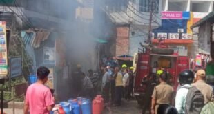 अल्मोड़ा में दूध डेयरी में लगी भीषण आग, पिता पुत्र झुलसे, ऐसे किया आग को काबू