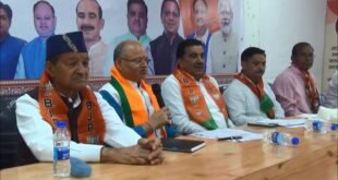 Almora: प्रचार के बीच बीजेपी ने बुलाई बैठक, प्रत्याशियों व पदाधिकारियों को दिया जीत का मंत्र