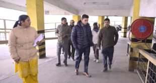 Almora:: डीएम का औचक निरीक्षण, बहुमंजिला पार्किंग में पकड़ी कई अव्यवस्थाएं, अधिकारियों को दिए यह निर्देश