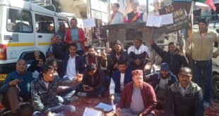 UKD का अनिश्चितकालीन धरना-प्रदर्शन, ATS सेंटरों में वसूली जा रही मनमानी फीस पर जताया आक्रोश