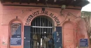 Big breaking: अल्मोड़ा जेल एक बार फिर सुर्खियों में, बंदी के बैरक की टॉयलेट सीट से स्मार्ट वॉच व कई इलेक्ट्रॉनिक उपकरण मिले