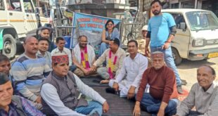 द्वाराहाट में केन्द्रीय विद्यालय संचालित नहीं होने से लोगों में आक्रोश, आठवें दिन भी जारी रहा क्रमिक अनशन