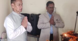 विवेकानन्द इंटर कॉलेज के नए प्रधानाचार्य आलम सिंह उनियाल ने संभाला कार्यभार