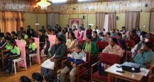 Birding Festival: बिनसर में हुआ ब​र्डिंग फेस्टिवल, कृत्रिम उपकरणों के उपयोग को पक्षी जगत एवं जैव विविधता संरक्षण के लिए बताया खतरनाक