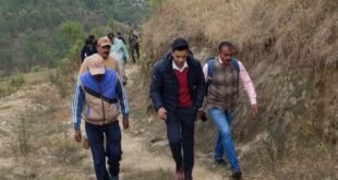 डीएम ने खुद गांव पहुंचकर लिया विकास कार्यों का जायजा, समस्याओं के समाधान का दिया आश्वासन, कहा- प्राथमिकता के साथ होगा काम