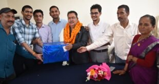 सूचना कार्यालय में तैनात टेक्निकल सहायक हरीश सिंह बिष्ट हुए सेवानिवृत्त, भावभीनी विदाई दी