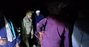 Almora: 12 घंटे के भीतर दूसरा सड़क हादसा, गहरी खाई में गिरा डंपर, चालक की मौत
