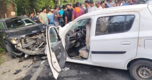 भीषण सड़क हादसा: आमने-सामने टकराईं दो कारें, एक युवक की मौत, तीन गंभीर रूप से घायल