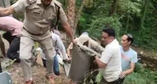 Almora-(big breaking): कांग्रेस की रैली से लौट रहे कार्यकर्ताओं की कार खाई में गिरी, चालक की मौत, 2 घायल