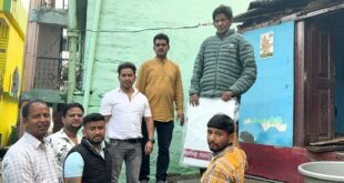 घरों में टपक रहा था बारिश का पानी, रेडक्रॉस टीम ने तिरपाल डालकर दी राहत