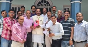 अल्मोड़ा: केंद्रीय राज्यमंत्री अजय टम्टा को प्राथमिक शिक्षक संघ ने सौंपा ज्ञापन, TET अनिवार्यता समाप्त करने व OPS बहाली की मांग