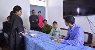Almora: छात्रा से मारपीट मामले में अतिथि शिक्षिका पर गिरी गाज, अनुबंध समाप्त… DM बोले- मारपीट नहीं, संवाद और काउंसलिंग से कायम करें अनुशासन