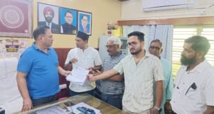 जिला चिकित्सालय में एक हफ्ते में फिजिशियन की नियुक्ति नहीं हुई तो होगा आंदोलन, UKD ने सीएमओ को सौंपा ज्ञापन
