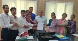 स्कूल में विज्ञान विषय के प्रवक्ता नहीं, जूनियर हाईस्कूल के भवन में चल रहा इंटर कॉलेज… विभिन्न समस्याओं को लेकर CEO से मिला शिष्टमंडल
