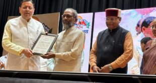 वरिष्ठ पत्रकार, साहित्यकार एवं रंगकर्मी नवीन बिष्ट को CM धामी ने किया सम्मानित