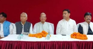 अल्मोड़ा में कांग्रेस के घोषणा पत्र को लेकर मंथन, कर्मचारी संगठनों ने सौंपे मांग पत्र